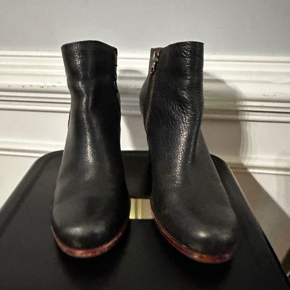 Kork Ease Black Leather Wedge Ankle Boots Side Zip Women's Size 8M - Picture 2 of 8